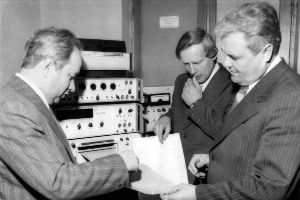 Обсуждение первых результатов космических экспериментов (слева направо: В.Е.Плюта, Б.И.Беляев, Л.И.Киселевский)