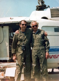 Б.И.Беляев с оператором аппаратуры NASA Чарли Валтхолмом