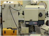 Общий вид монохроматического излучателя: слева - ленточная лампа ТРУ1100-2350 в охлаждаемом кожухе; справа -монохроматор МДР-23