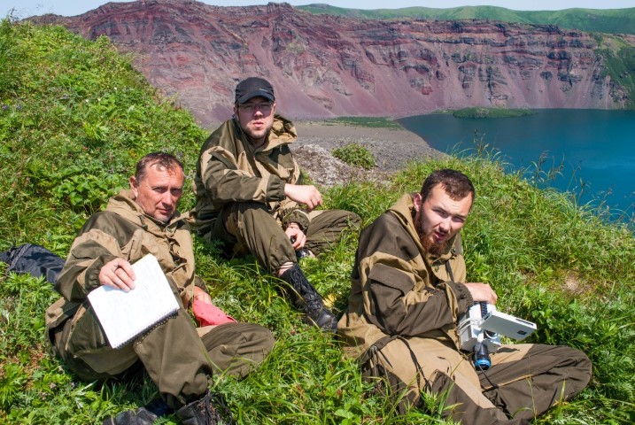 Беляев Юрий Владимирович, Пасенюк Александр, Орлов Дмитрий на острове Симушир