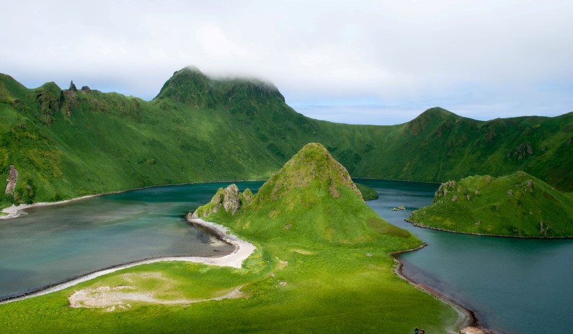 Провалившийся кратер вулкана Ушишир, остров Янкича